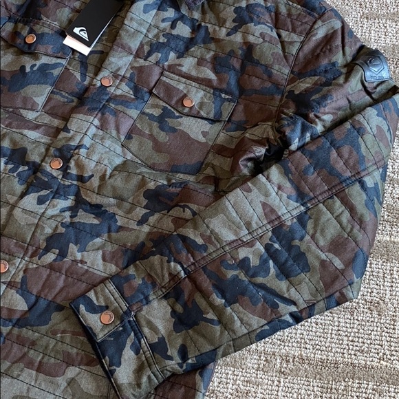 🌲 Quiksilver Broken Nose Jacket - Crucial Camo NWT 🌿 - Picture 5 of 7